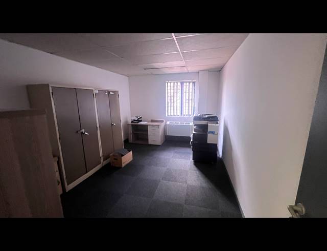 1,040M² WAREHOUSE TO LET IN SPARTAN